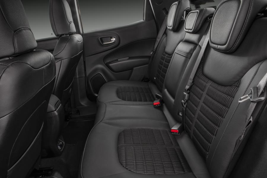 Интерьер Fiat Toro Freedom S-Design (226) 2019 года  (фото 15 из 22)